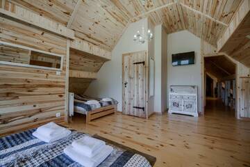 Фото номера Четырехместный номер с ванной комнатой Отель Skansen Bicz Family&amp;Spa г. Stare Miasto 4